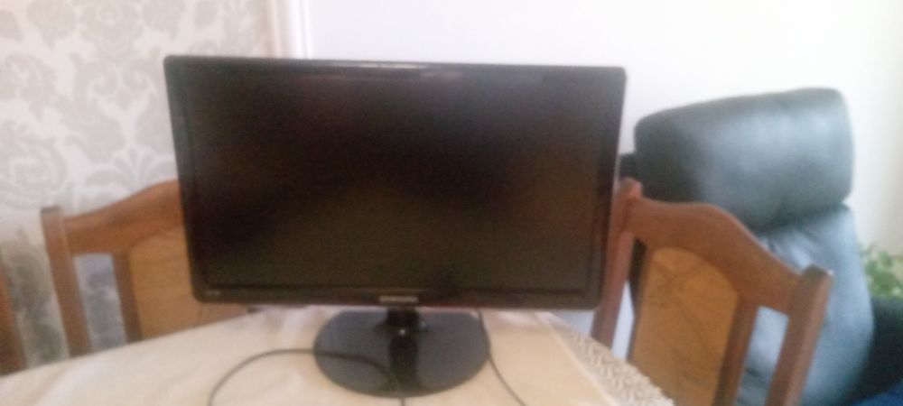 Telewizora 1v2 Monitor model Samsung T24A350