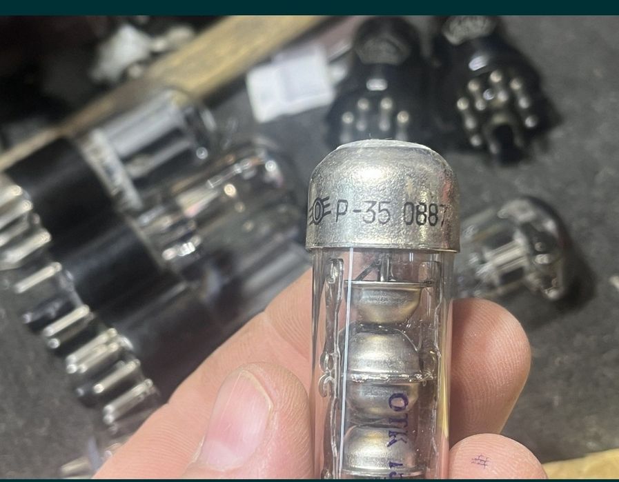 Продам лампы різні. 
Різні лампы, радіолампи, скляні лампы. 
Все що на