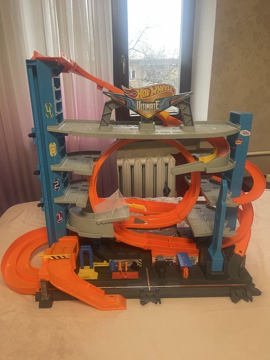 Трек-парковка hotwheels