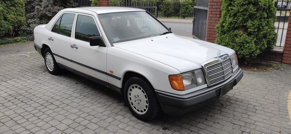 Mercedes-Benz W124 (1984-1993) Mercedes w124 2.0 benzyna klima elektryczne szyby 0 rdzy kompletny