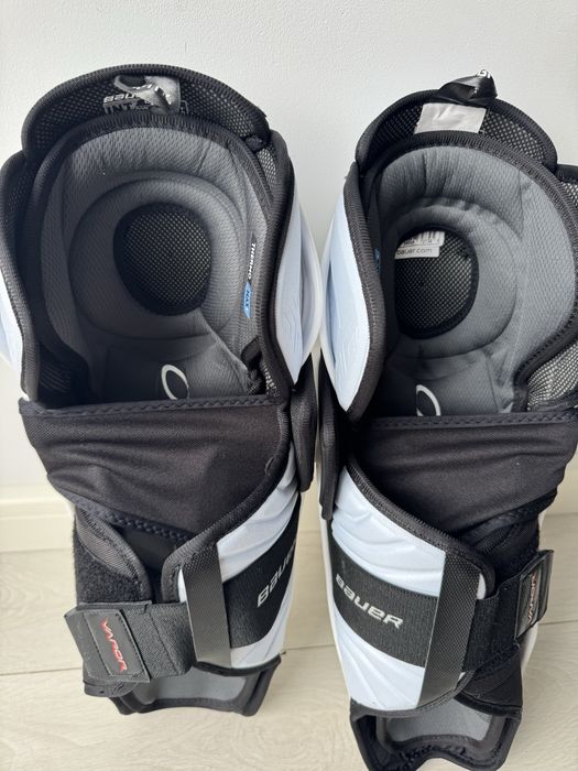 Nagolenia hokejowe Bauer fly-pro