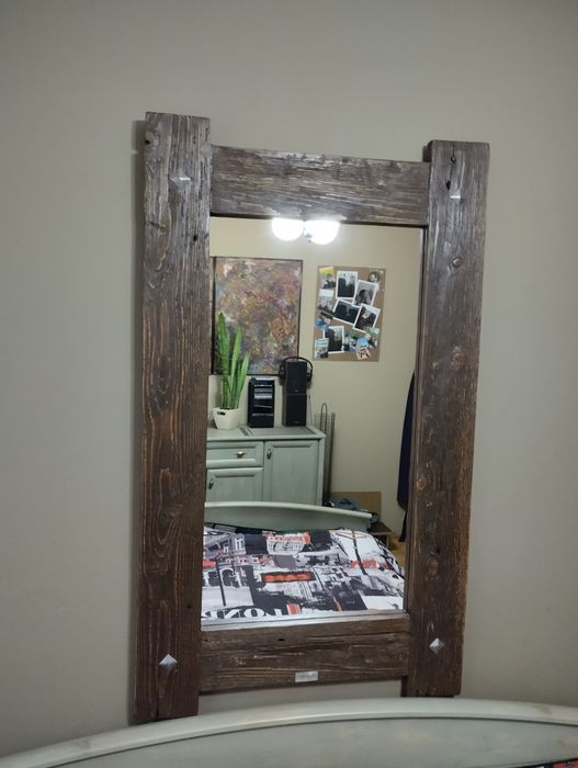 Lustro w stylu rustykalnym.