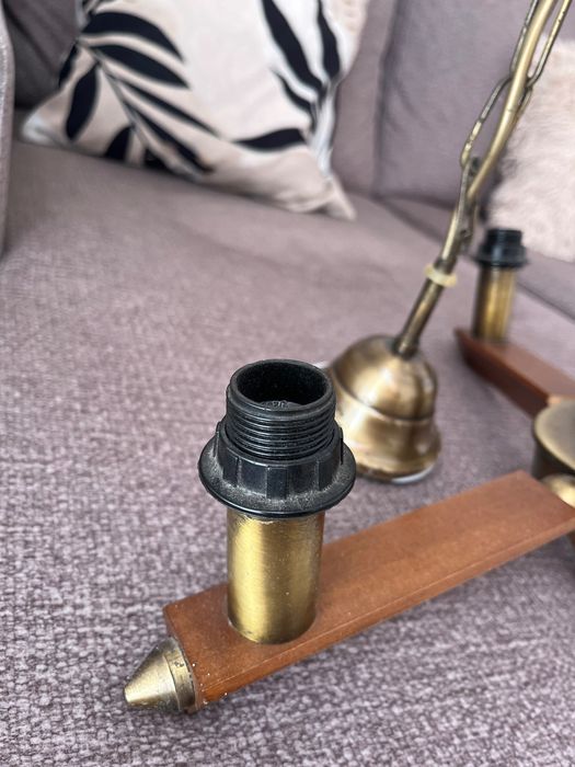 Candeeiro de tecto em madeira