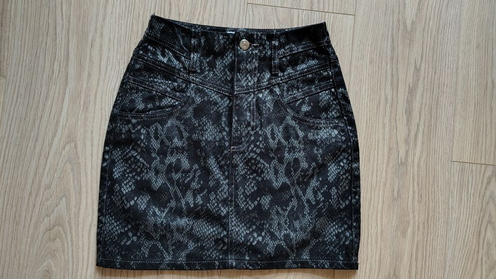 Spódniczka w wężowy print