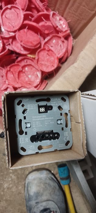 Ściemniacz Gira 3000