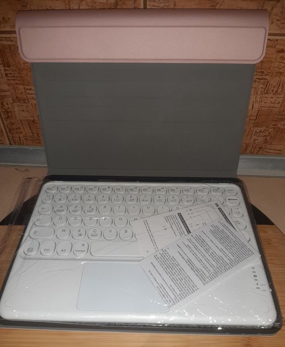 Чехол с клавиатурой на планшет айпад 10.2.