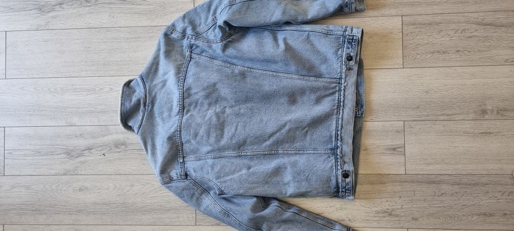 Levis L.         .