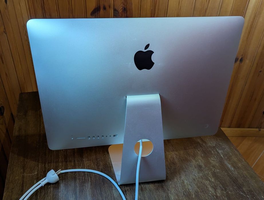 iMac 21.5'' 2017 - i5 - 8GB RAM - 256GB SSD