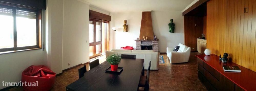 Quarto - localizado em Lordelo do Ouro Porto