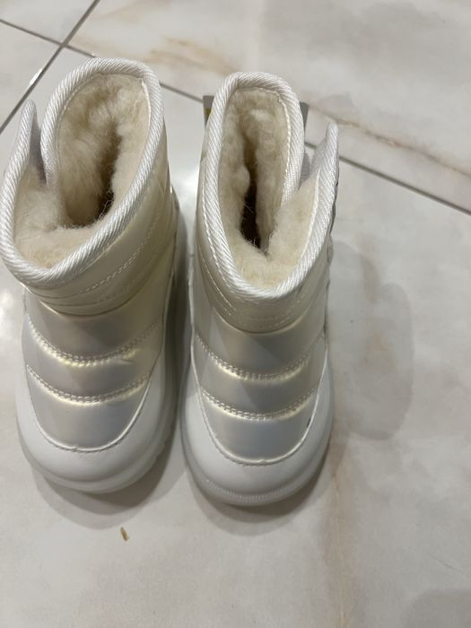 Зимние сапожки , с свтящейся подошвой