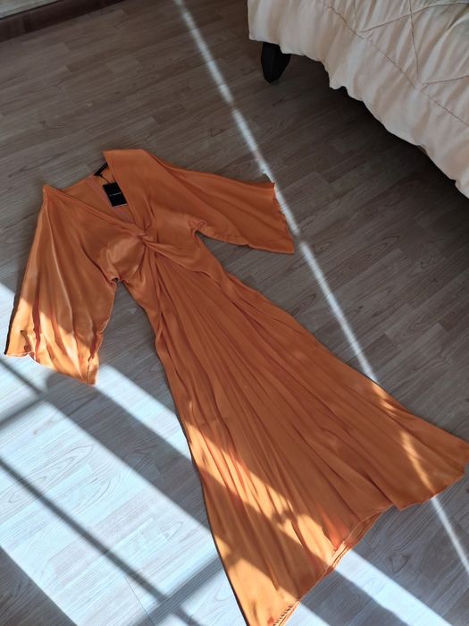 Vestido laranja de cetim Sfera, novo ainda com etiqueta