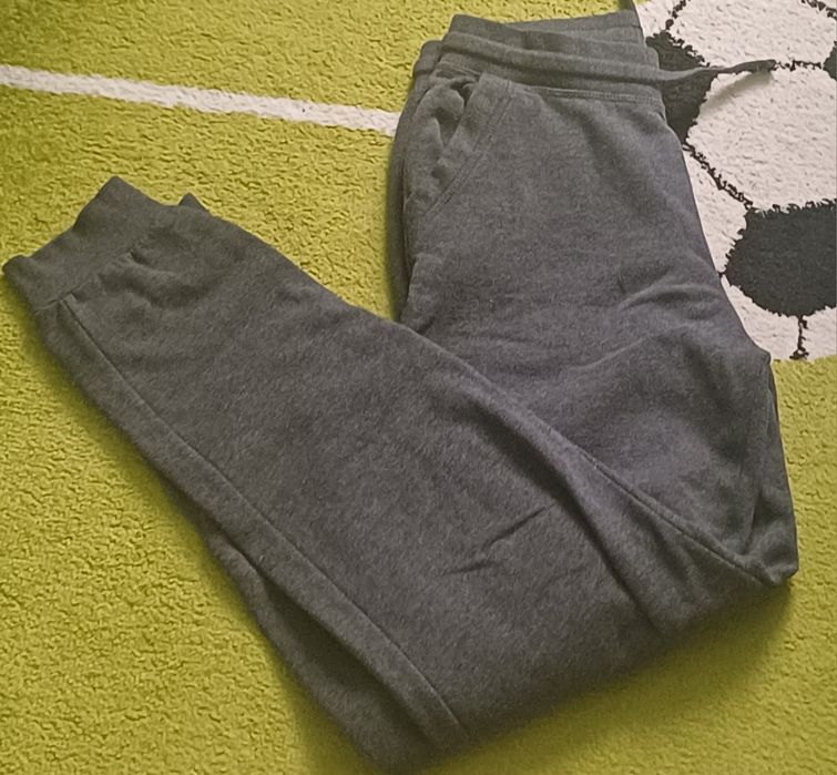 Spodnie dresowe dla chłopca Primark szare rozmiar około 170 +gratis