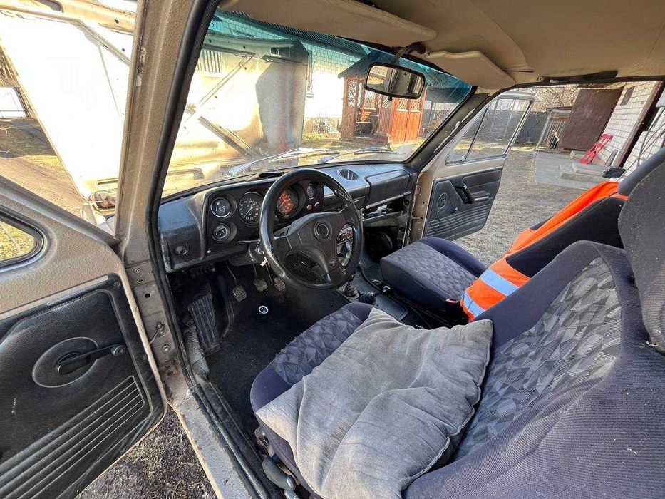 Автомобіль ВАЗ 2121 НИВА