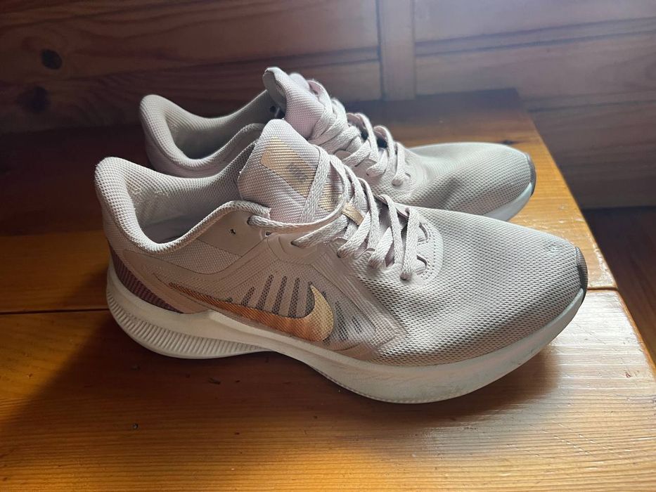 Продаю Nike жіночі
