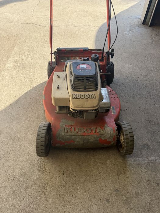 Maquina de cortar relva