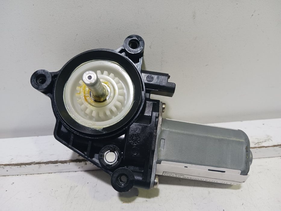 Motor vidro trás direito NISSAN Qashqai II (J11)