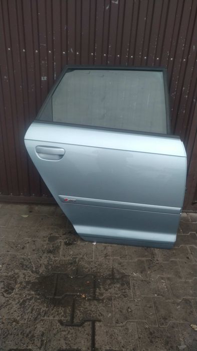 / Audi A3 8P Drzwi prawe tylne kompletne LY5J