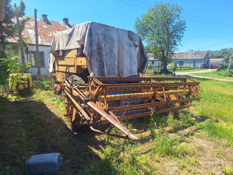 Kombajn zbożowy bizon z056