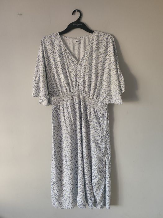 Letnia sukienka w kwiatki z wiskozy XL