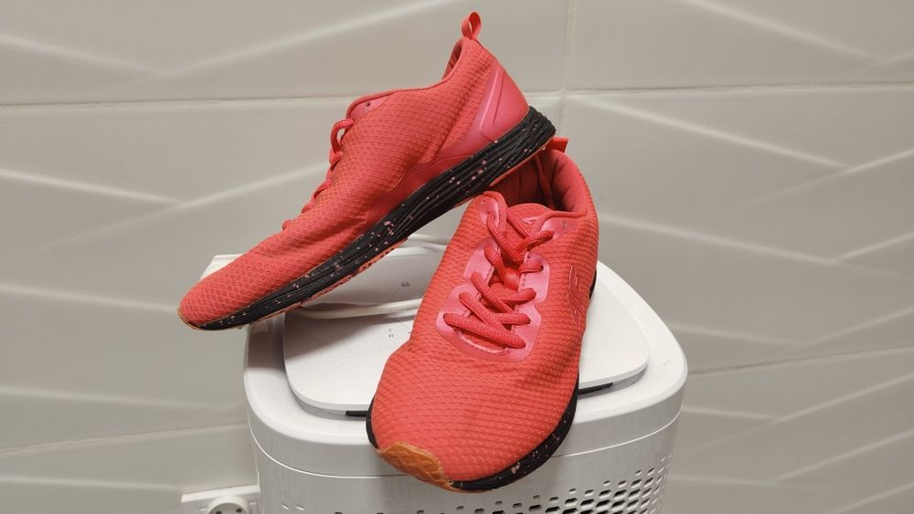 Buty 4F r. 37 * 24 cm sportowe koralowe