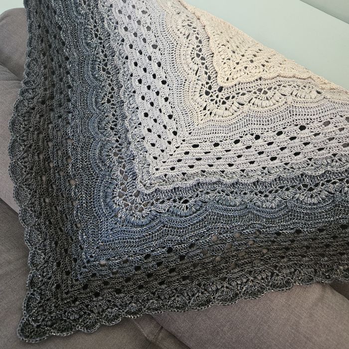 Chusta robiona ręcznie na szydełku rękodzieło Handmade