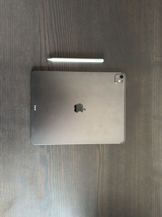 iPad Pro 13” M4 256GB Wi-Fi – COMO NOVO + Apple Pencil Pro + Capa