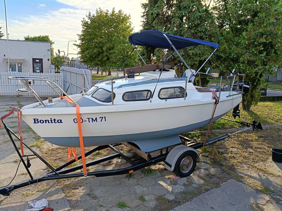 Jacht motorowy Hurly 18 Silnik Evinrude 15/20 KM. Przyczepa ,Echosonda