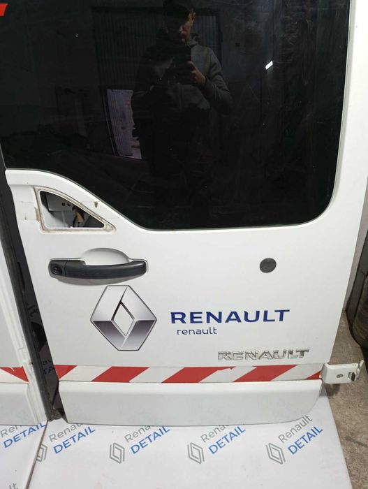 Двері Скло Renault Master рено мастер опель мовано movano Nissan NV400