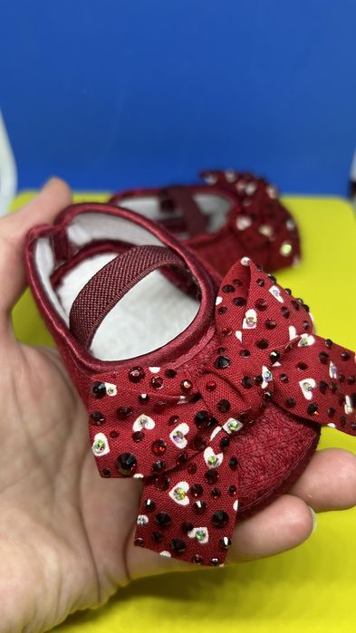 Пінетки інкрустовани камнями Swarovski