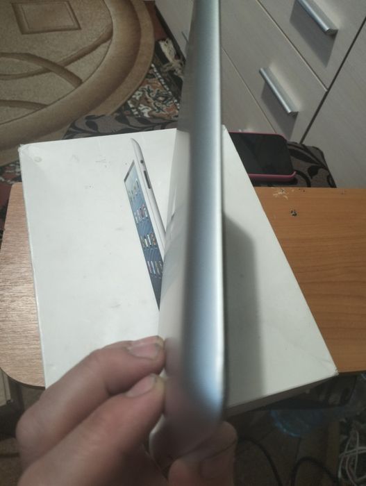 Ipad 4  9.7 яскравий екран , АКБ норм.
