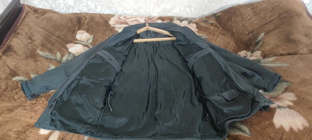 Демісезонна чоловіча куртка (розмір 48-50)