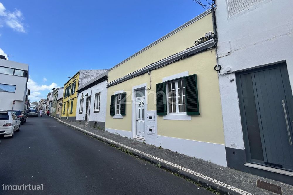 Moradia T6, freguesia de São Sebastião no concelho de Ponta Delgada