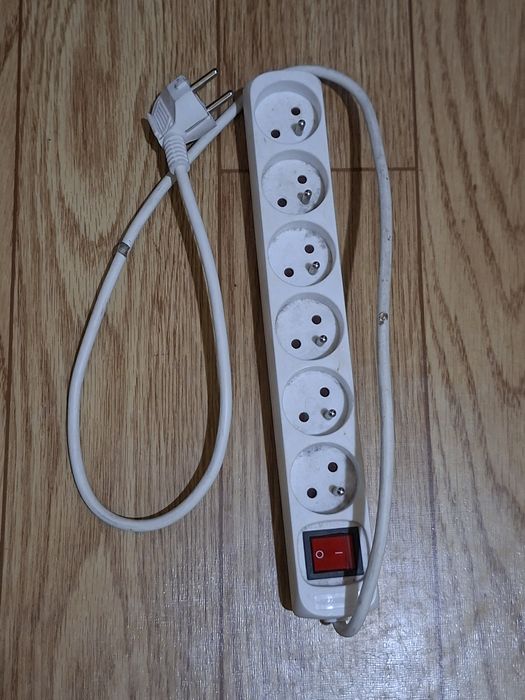 Przedłużacz elektryczny 1.5 m.