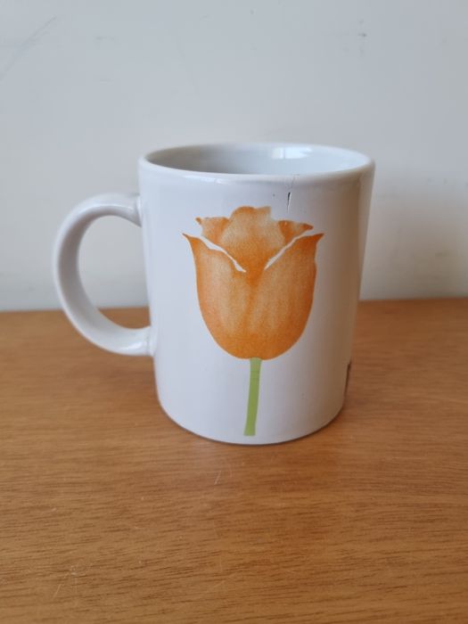 Caneca com tulipa64286785304065122