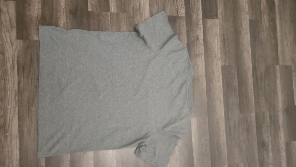 świetny t-shirt PUMA jak nowy