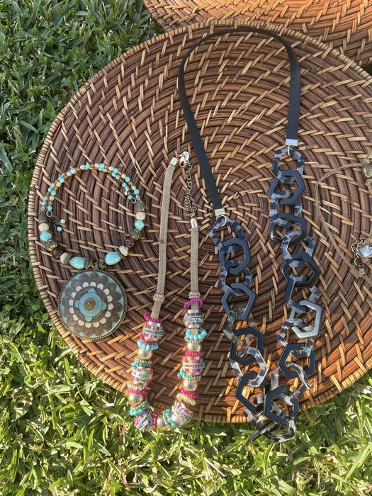 Colares variados coloridos