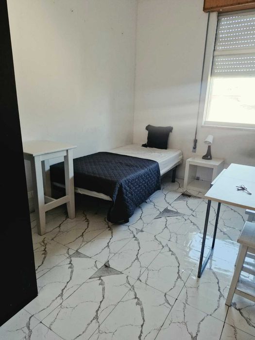 Quarto individual SEM CAUÇAO A 5 MINUTOS DO METRO LINHA VERMELHA