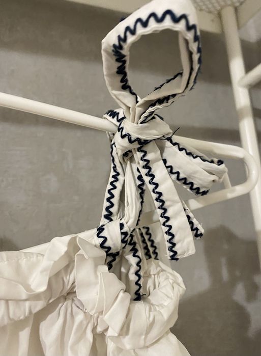 Biała bluzka z kokardkami