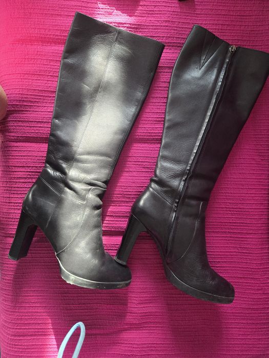 Botas em pele pretas