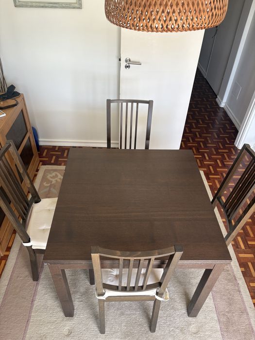 Mesa extensível de sala de jantar com 4 cadeiras