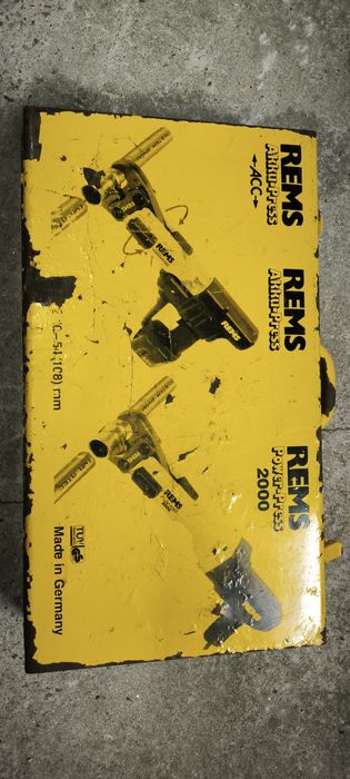 Vendo caixa para máquina rems