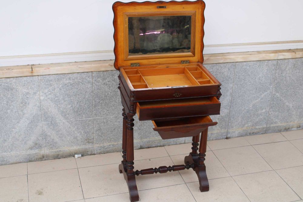 Mesa trabalho\Costura Vitoriana, seculo XlX,