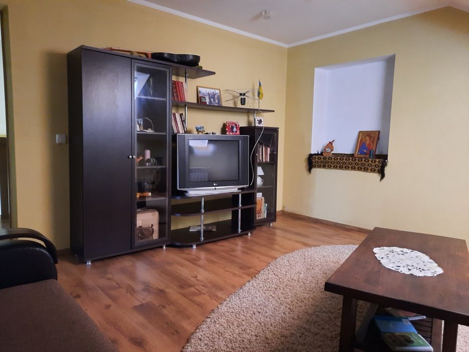 Продається просторий будинок з прибудовон(окремий вхід)