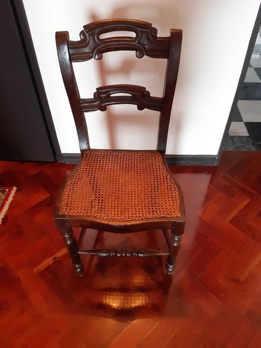 Mesa e cadeiras