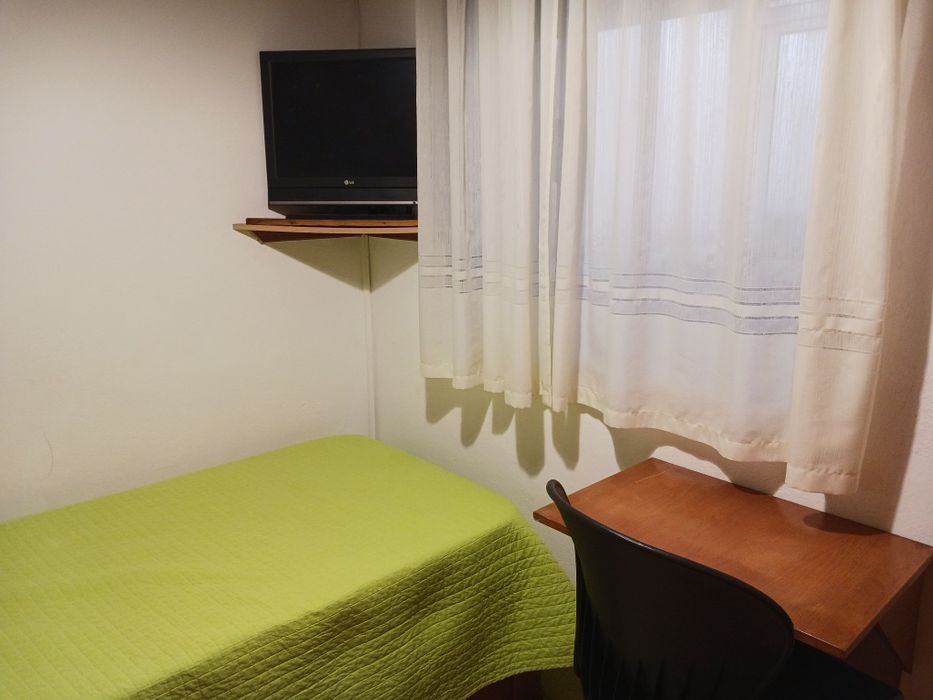 Quarto para arrendar perto Pólo Universitário