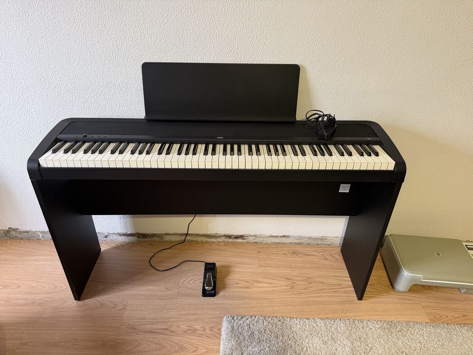 Piano korg B2 como novo. Usado em casa umas 6 vezes