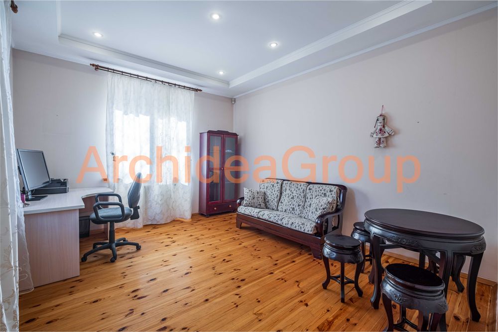 Продаж будинку у самому центрі на Печерську