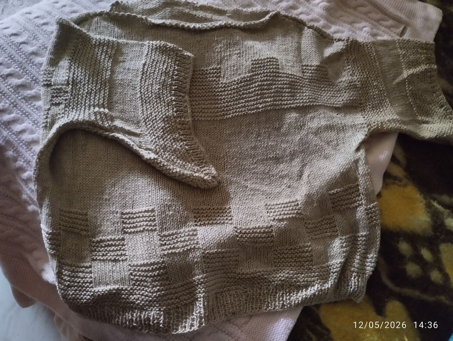 Tops em renda e feitos a mão