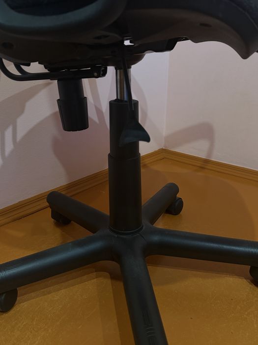 Продаю крісло для роботи/навчання