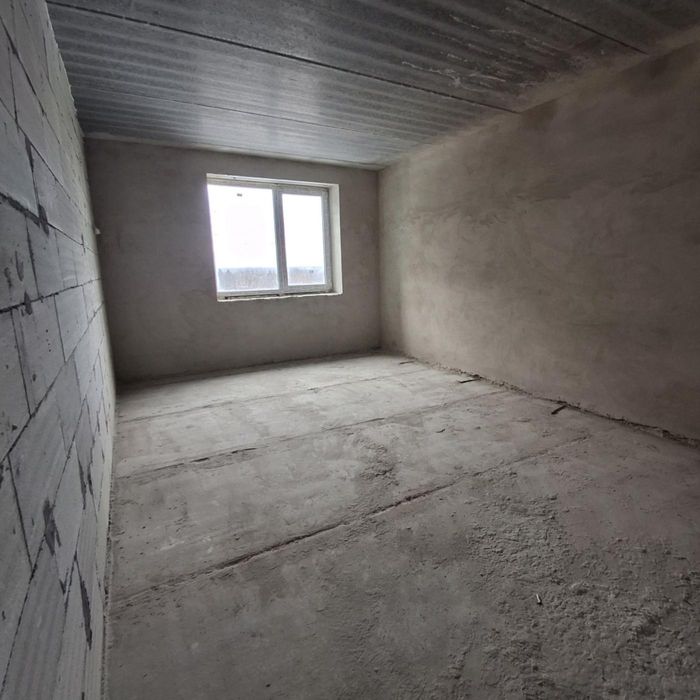 Продаж / Квартира / середній поверх